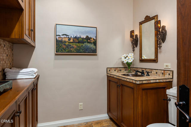 1711 Fairmount Avenue, La Canada Flintridge CA: https://media.crmls.org/mediaz/58c3abc8-ffc4-4736-ae92-03ff9bd10ba5.jpg