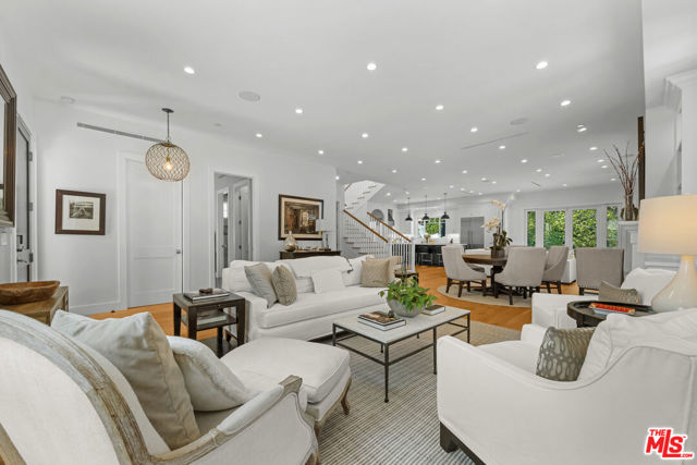 4943 Stern Avenue, Sherman Oaks CA: https://media.crmls.org/mediaz/58c4cea9-99af-434b-becc-8a61e3566f75.jpg