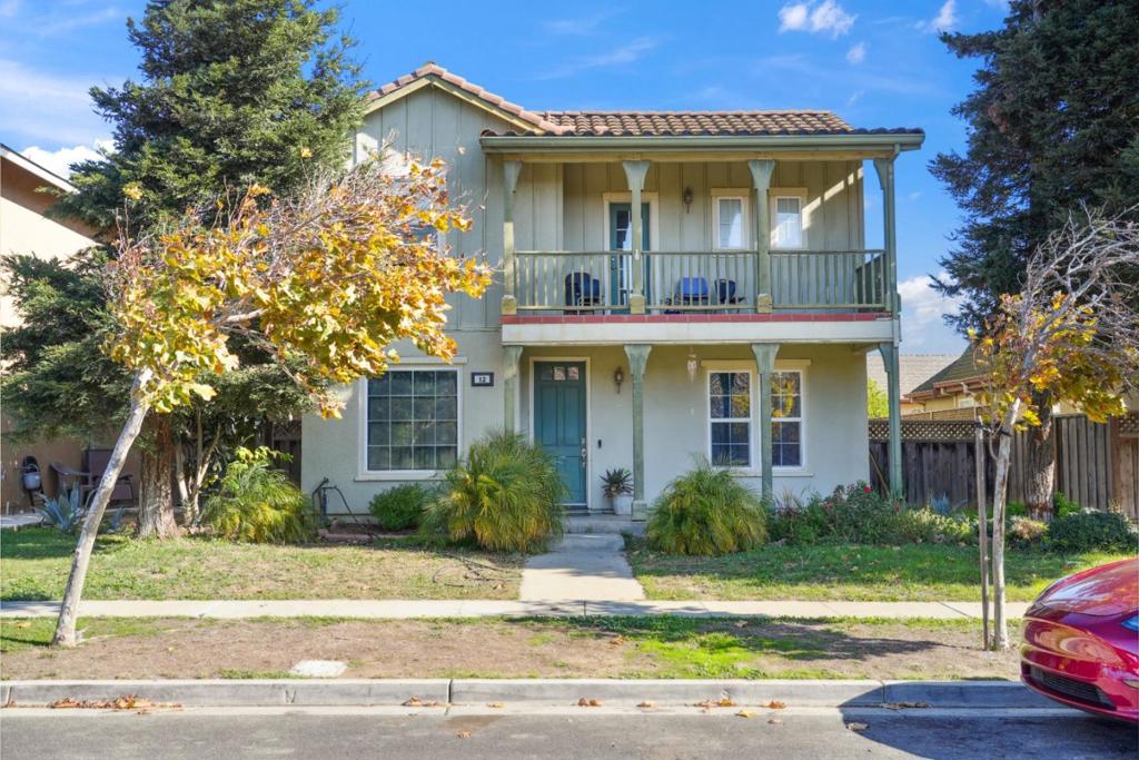 12 Huerta Street