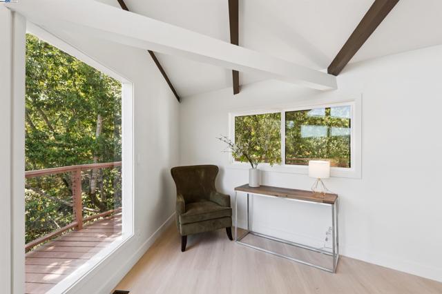 723 Redwood Rd, San Anselmo CA: https://media.crmls.org/mediaz/58c598ef-3bcc-4acc-9e90-29887a084926.jpg