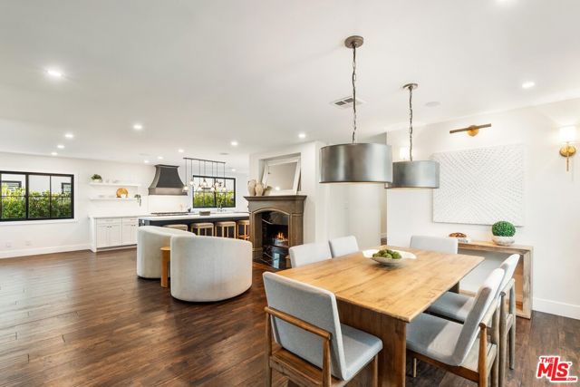 1225 S Cloverdale Avenue, Los Angeles CA: https://media.crmls.org/mediaz/58c59b3e-a251-4f10-8ce8-77a70778e79d.jpg