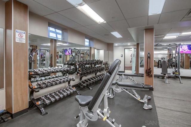 1750 Avenida Del Mundo, Coronado CA: https://media.crmls.org/mediaz/58c645f7-3774-4c97-9555-4b70ae29038e.jpg