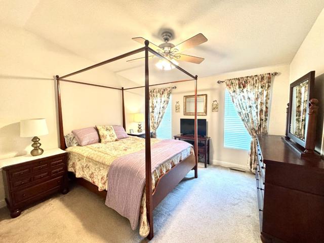 32 Oceanview Avenue, Half Moon Bay CA: https://media.crmls.org/mediaz/58c652c4-aabe-4143-994f-7235d4545066.jpg