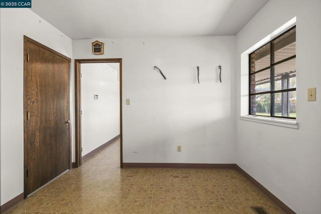 801 Laurel Ct, Rodeo CA: https://media.crmls.org/mediaz/58c67ebd-163d-4577-85f5-c103764a4c69.jpg