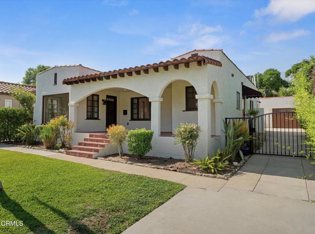 Detail Gallery Image 1 of 27 For 1747 Oakwood St, Pasadena,  CA 91104 - 3 Beds | 2 Baths