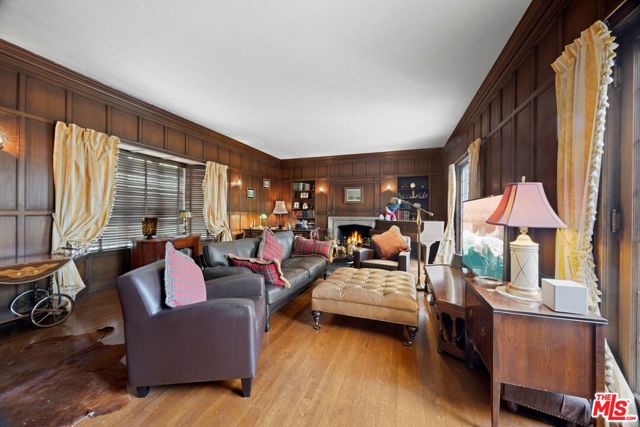 3806 Carnavon Way, Los Angeles CA: https://media.crmls.org/mediaz/58c6c1f6-d240-44c6-a2af-98e8edd548c9.jpg