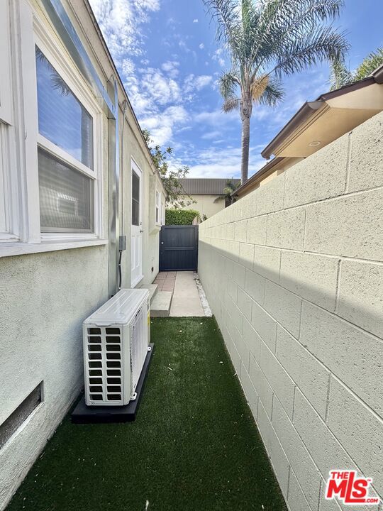 https://media.crmls.org/mediaz/58c6d93c-d43b-4654-b612-aadfbdbd2a8d.jpg?preset=X-Large