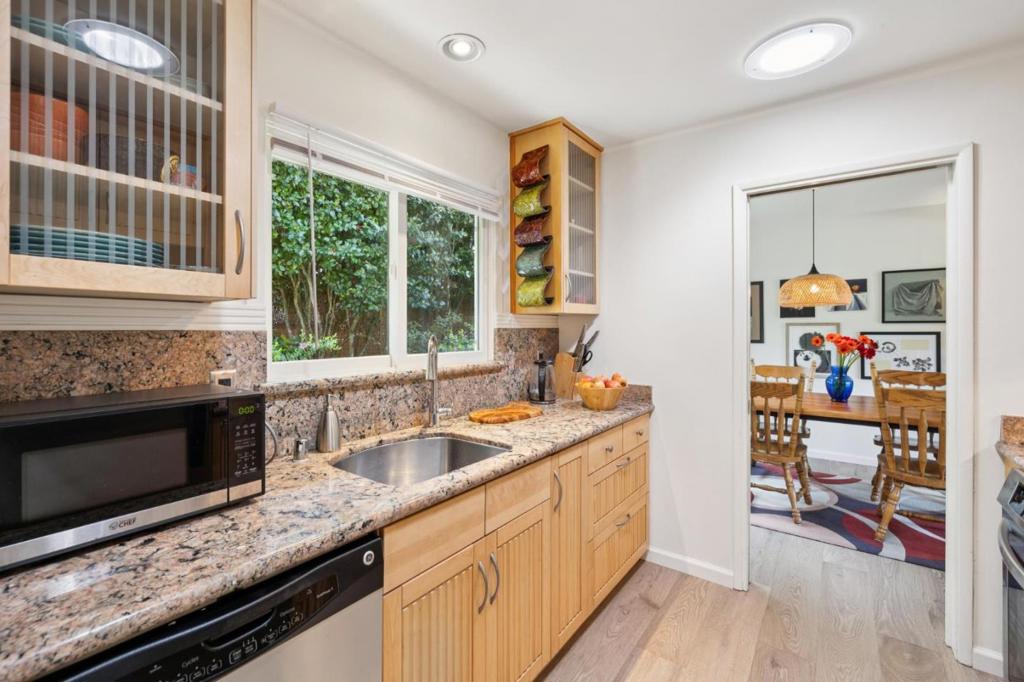 https://media.crmls.org/mediaz/58c6e73d-d379-4932-844e-f84afff8118c.jpg?preset=X-Large