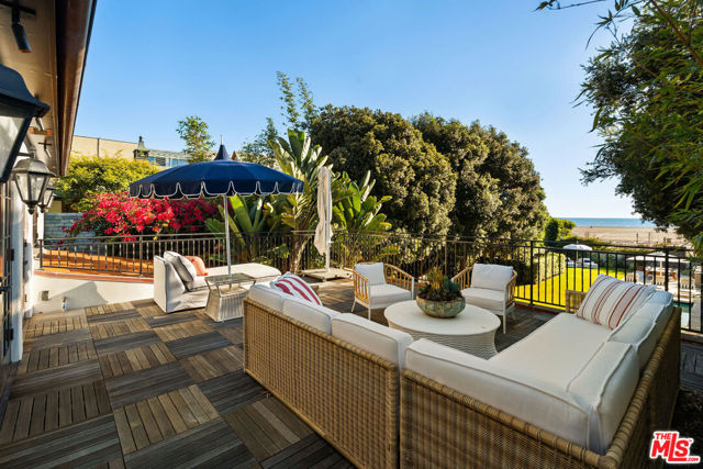 Image 31 of 72 For 705 Palisades Beach Road