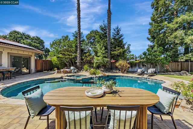 3180 Arbolado Dr, Walnut Creek CA: https://media.crmls.org/mediaz/58c780e2-36ee-49dc-a287-d828235219a4.jpg