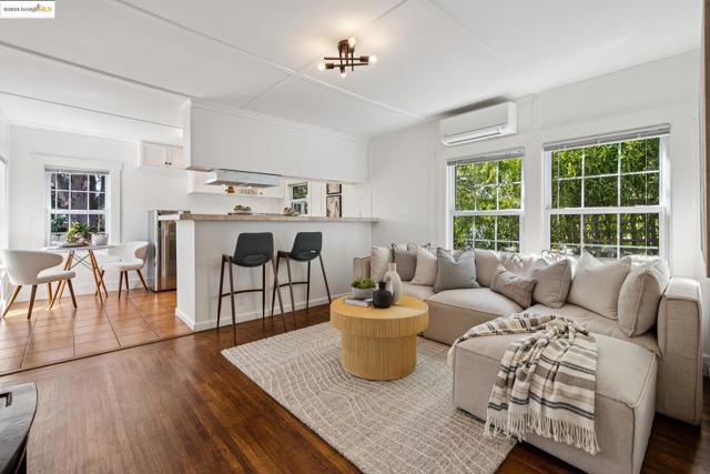 1642 10Th St, Berkeley CA: https://media.crmls.org/mediaz/58c8049b-eedb-4947-9f72-325deddaf314.jpg