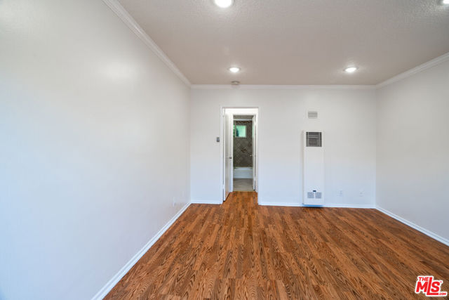 7209 Willoughby Avenue, Los Angeles CA: https://media.crmls.org/mediaz/58c946e3-067e-47b4-9510-e80c2d55517a.jpg