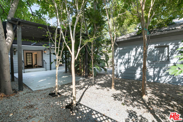 508 N San Vicente Boulevard, West Hollywood CA: https://media.crmls.org/mediaz/58c95879-f657-4fb9-827e-a1b24a1cf169.jpg