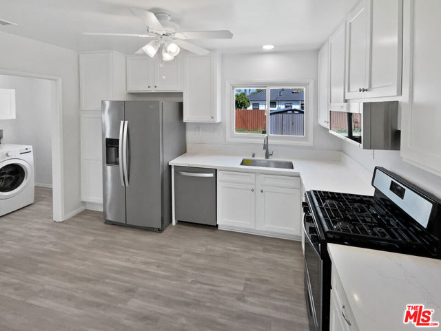 5722 Hazelbrook Avenue, Lakewood CA: https://media.crmls.org/mediaz/58c9f260-0d18-46e1-9573-5354178d53ad.jpg