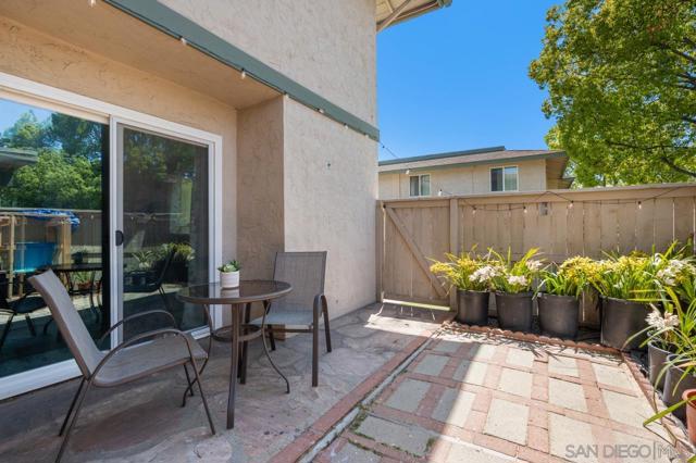 10155 Caminito Volar, San Diego CA: https://media.crmls.org/mediaz/58ca5d37-4369-4d4e-a669-623c9d0451f2.jpg
