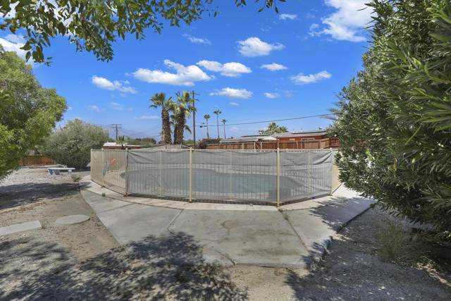 42570 Stephani Circle, Palm Desert CA: https://media.crmls.org/mediaz/58ca7a3b-8002-4a4e-b1b9-c0c6c9dc498a.jpg