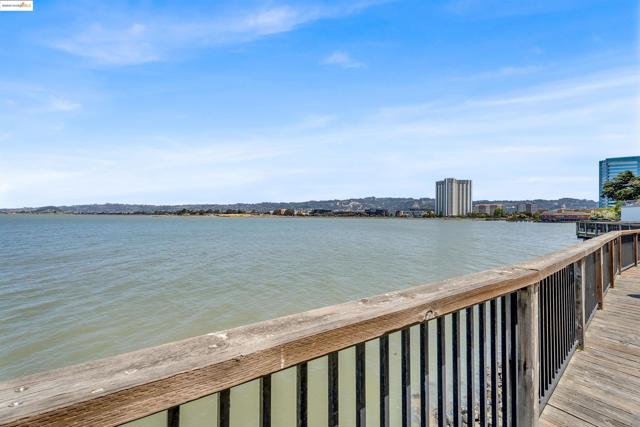 7 Commodore Dr, Emeryville CA: https://media.crmls.org/mediaz/58cb767b-ef37-453a-8d02-0221f45f2829.jpg