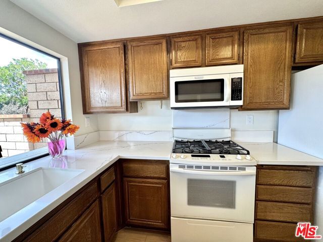 7756 Sailboat Circle, Huntington Beach CA: https://media.crmls.org/mediaz/58cb8217-d570-4294-b867-593cf55fbbf7.jpg