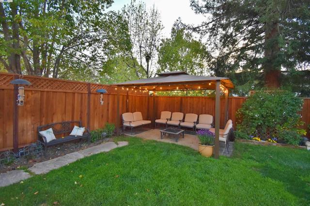 1626 Harlan Dr, Danville CA: https://media.crmls.org/mediaz/58cbab35-c717-47d6-928a-b1a848da4a61.jpg