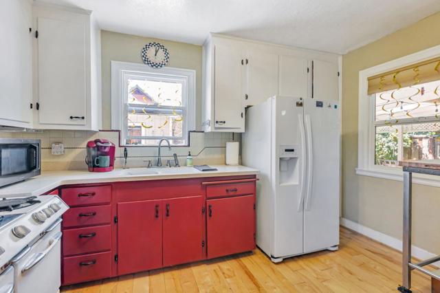 484 E Evelyn Avenue, Sunnyvale CA: https://media.crmls.org/mediaz/58cbdd4f-ae13-4899-a95f-c5bf77ede933.jpg