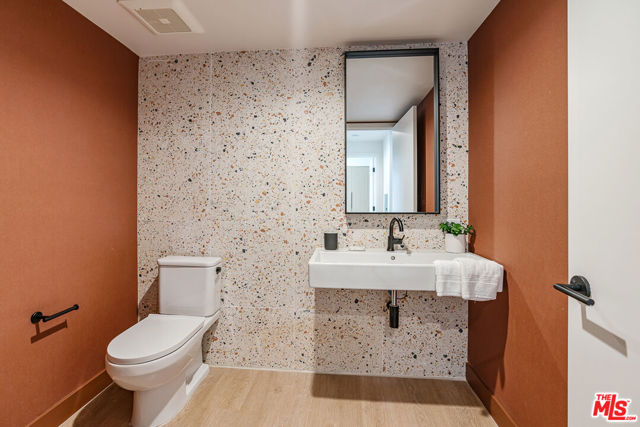 10700 Tabor Street, Los Angeles CA: https://media.crmls.org/mediaz/58cc41d3-ce2c-43c1-93b7-5ac9aec124dc.jpg