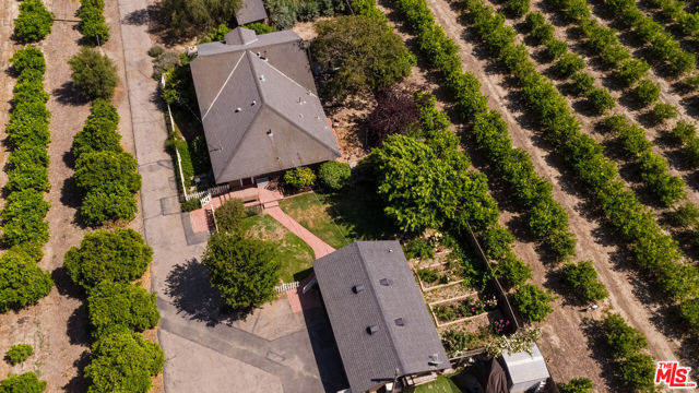 13721 W Telegraph Road, Santa Paula CA: https://media.crmls.org/mediaz/58cc5c96-2beb-4a75-bd7f-e0225f51f130.jpg