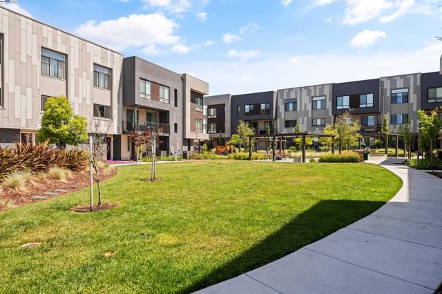 45099 Impress Common, Fremont CA: https://media.crmls.org/mediaz/58ccc804-f6dc-473f-a41d-3f216591b192.jpg