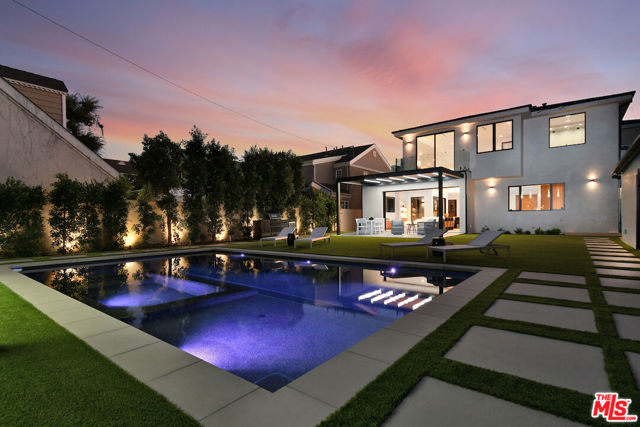 112 S Valley Street, Toluca Lake CA: https://media.crmls.org/mediaz/58cd5c70-4dd5-47e4-943f-b86f73131a6e.jpg