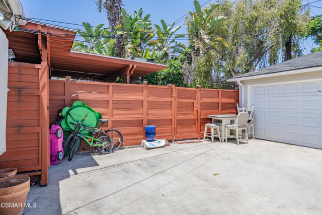 5924 Fairfax Avenue, Los Angeles CA: https://media.crmls.org/mediaz/58cdb827-22da-47af-bb91-e8b39d2c8d34.jpg