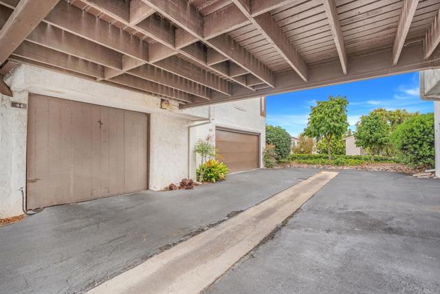 2282 Caminito Pescado, San Diego CA: https://media.crmls.org/mediaz/58ce2ed1-328f-4a9f-9ecb-5aef0d23ac3c.jpg