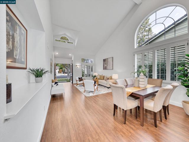 705 Bridge Creek Dr, San Ramon CA: https://media.crmls.org/mediaz/58ce2f6a-2901-4f23-875c-35559b735e47.jpg