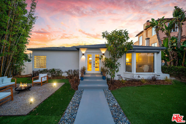 7145 Trask Avenue, Playa del Rey CA: https://media.crmls.org/mediaz/58ce47c4-54ee-4272-b131-007ca5849fba.jpg