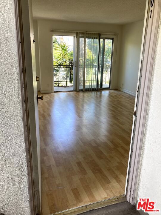 1338 14TH Street, Santa Monica CA: https://media.crmls.org/mediaz/58ce7cb5-278f-46b5-b065-ab61bdc24218.jpg