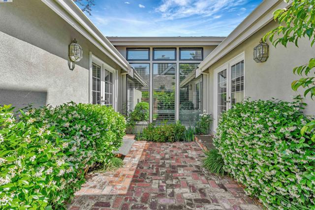 158 Golden Ridge Rd, Alamo CA: https://media.crmls.org/mediaz/58cf1a3b-4791-4d80-8f8f-1f2ae5391431.jpg