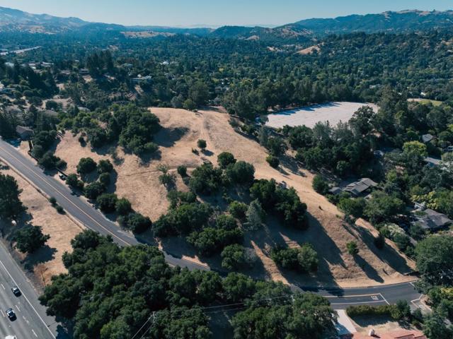3101 Old Tunnel Road, Lafayette CA: https://media.crmls.org/mediaz/58cf37d7-fd65-4c9d-ba1e-71a49671da99.jpg