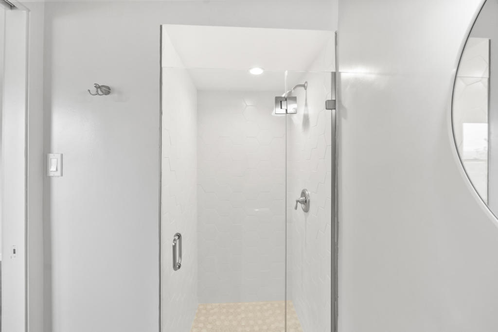 https://media.crmls.org/mediaz/58cf932c-5db3-449b-bcb6-c2a1ea91a2c6.jpg?preset=X-Large