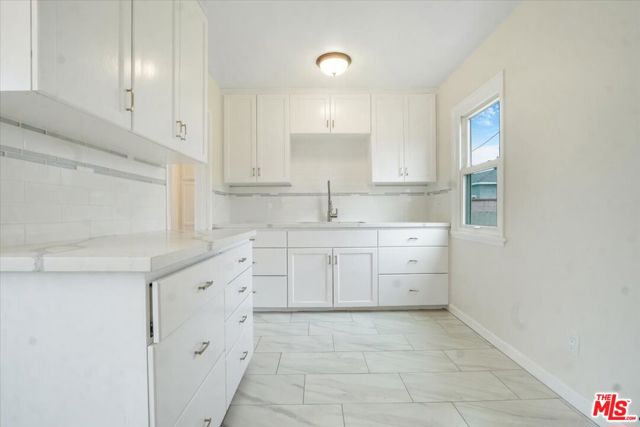 8151 Vista Del Rosa Street, Downey CA: https://media.crmls.org/mediaz/58cf9cbe-bc50-4fd5-9680-6e4f5adba5ed.jpg