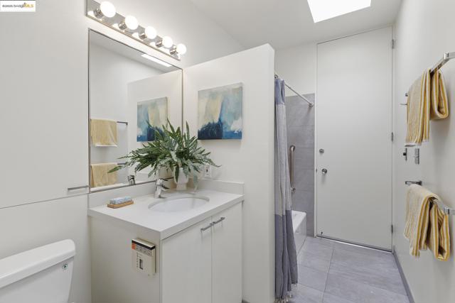 7145 View Ave, El Cerrito CA: https://media.crmls.org/mediaz/58cfa88a-687a-4077-8f31-15cb9f102d71.jpg