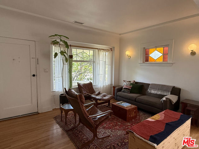 437 S Avenue 20, Los Angeles CA: https://media.crmls.org/mediaz/58cfc87e-b8c5-4581-969c-cbbb5737c98f.jpg