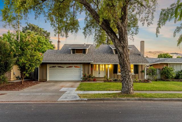 6745 San Anselmo Way, San Jose CA: https://media.crmls.org/mediaz/58d02711-3e19-4ee1-bf6f-3628ebcfb715.jpg
