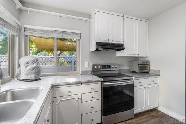220 Eveningside Gln, Escondido CA: https://media.crmls.org/mediaz/58d161eb-39ea-461b-852d-47f63cf4426b.jpg