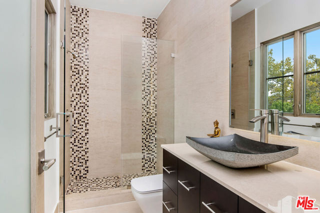 245 S La Peer Drive, Beverly Hills CA: https://media.crmls.org/mediaz/58d1f13a-a206-4492-bdc5-c56dc91dc499.jpg
