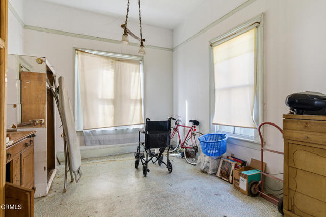 Detail Gallery Image 3 of 13 For 1028 S Gage Ave, Los Angeles,  CA 90023 - 3 Beds | 1 Baths