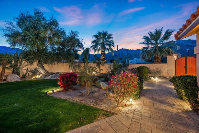 53720 Avenida Carranza, La Quinta CA: https://media.crmls.org/mediaz/58d30b8b-15ca-4f86-b382-3d25cead5846.jpg
