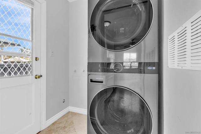 3921 Juniper St, San Diego CA: https://media.crmls.org/mediaz/58d35cca-4e5d-416c-9321-01647a61343b.jpg