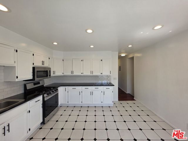 4822 Mascot Street, Los Angeles CA: https://media.crmls.org/mediaz/58d4358d-9dcd-4ab9-a82c-00362ca19c37.jpg