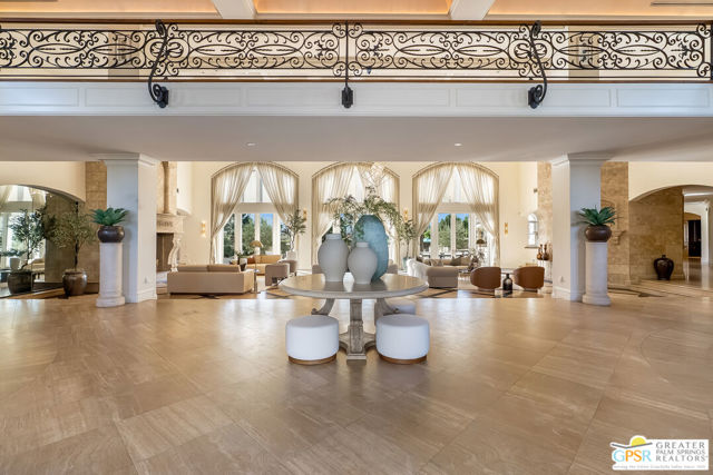 1 Saint Petersburg Court, Rancho Mirage CA: https://media.crmls.org/mediaz/58d53281-c390-4908-98f4-16bb1cdc37a8.jpg