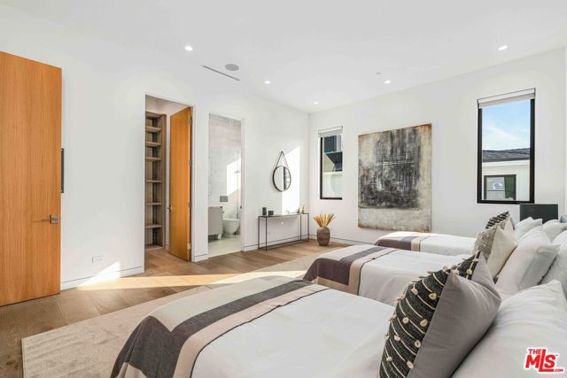 832 N Sierra Bonita Avenue, Los Angeles CA: https://media.crmls.org/mediaz/58d555a0-8022-477c-b30a-90134198aeab.jpg