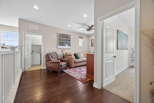 474 Park Cottage Place, Camarillo CA: https://media.crmls.org/mediaz/58d5cea5-2918-4c78-8537-3de5faec89a5.jpg