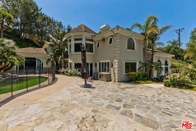 732 Saint Katherine Drive, La Canada Flintridge CA: https://media.crmls.org/mediaz/58d632a6-bd89-4583-861a-7ccceb2c0f93.jpg